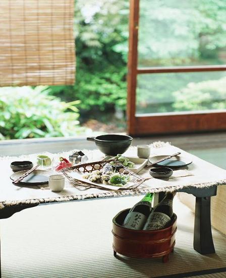 日本家屋の縁側と食卓